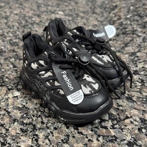 Nimiya Storm Black and White Boys light up Sneakers 5 toddler